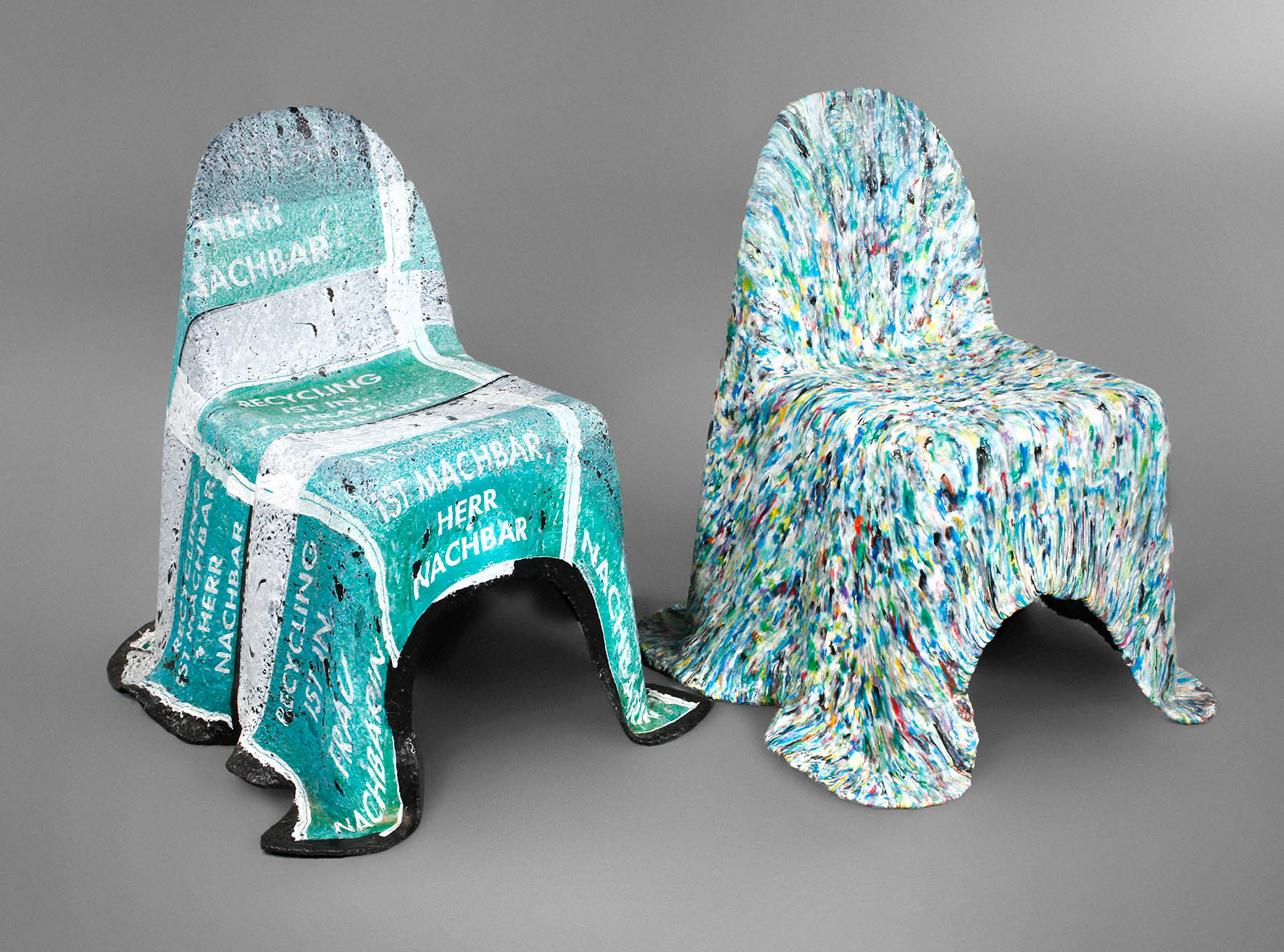 Zwei Recyclingchairs