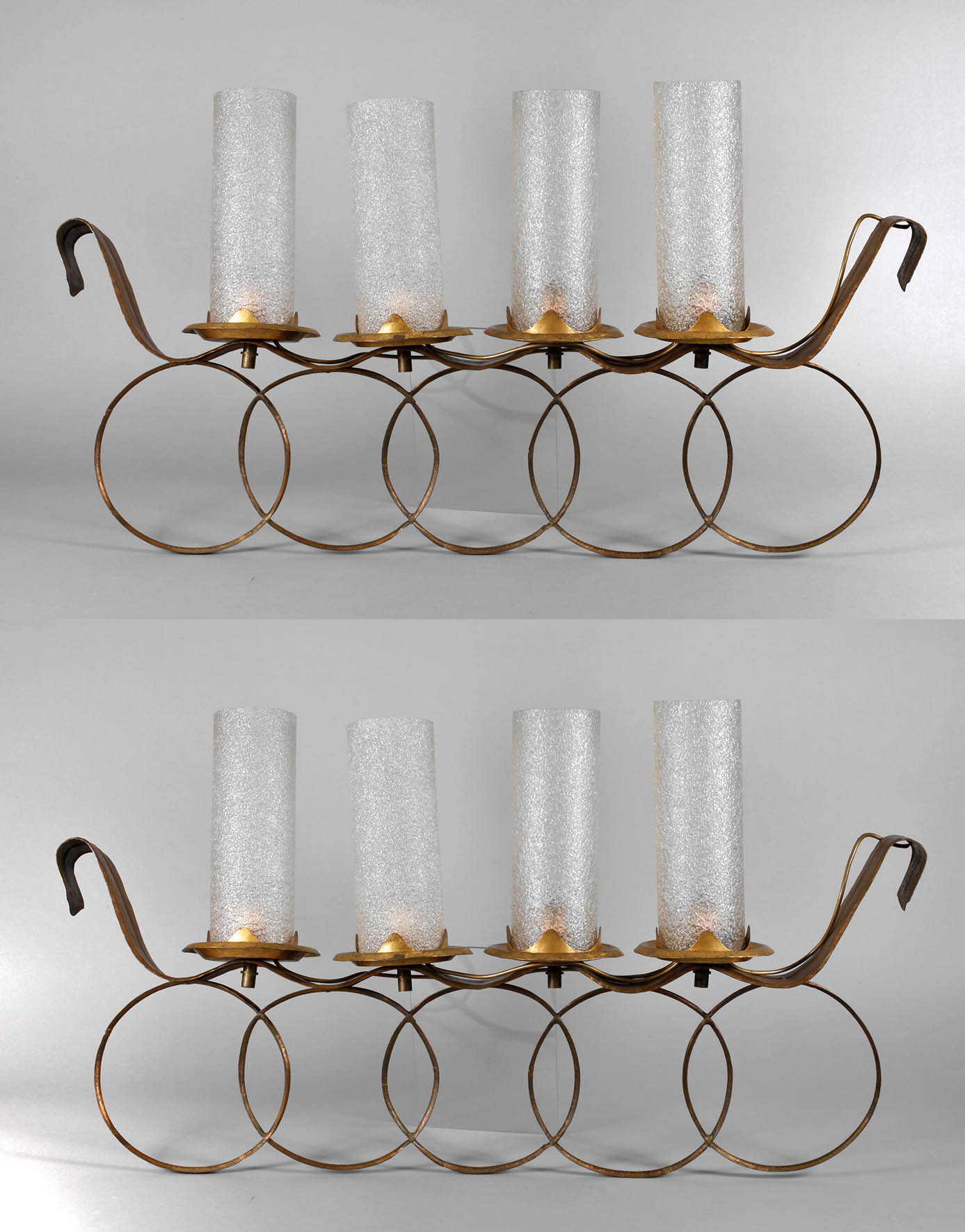 Zwei große Wandlampen