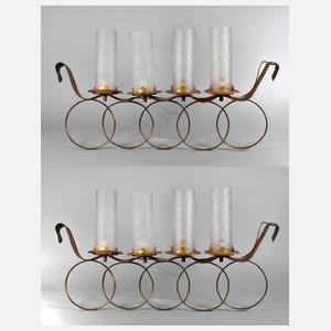 Zwei große Wandlampen