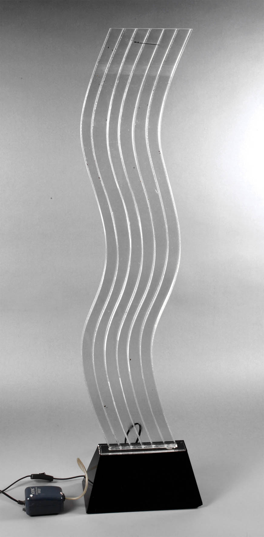 Design Stehlampe mit Wasserspiel