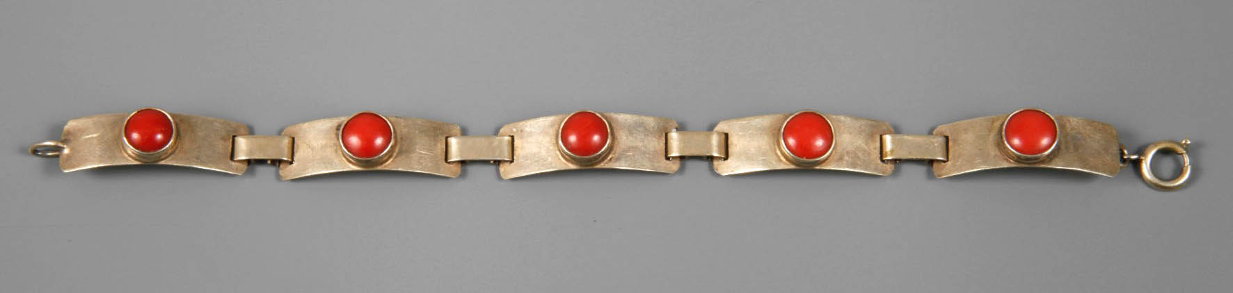 Georg Kramer, Armband mit Korallen