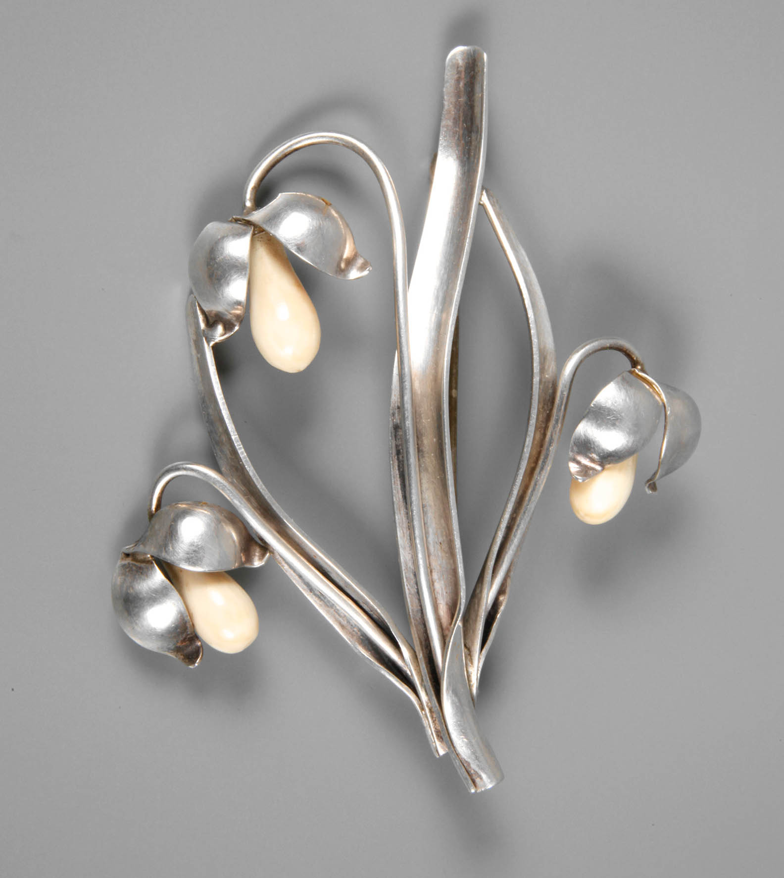 Brosche als Schneeglöckchen