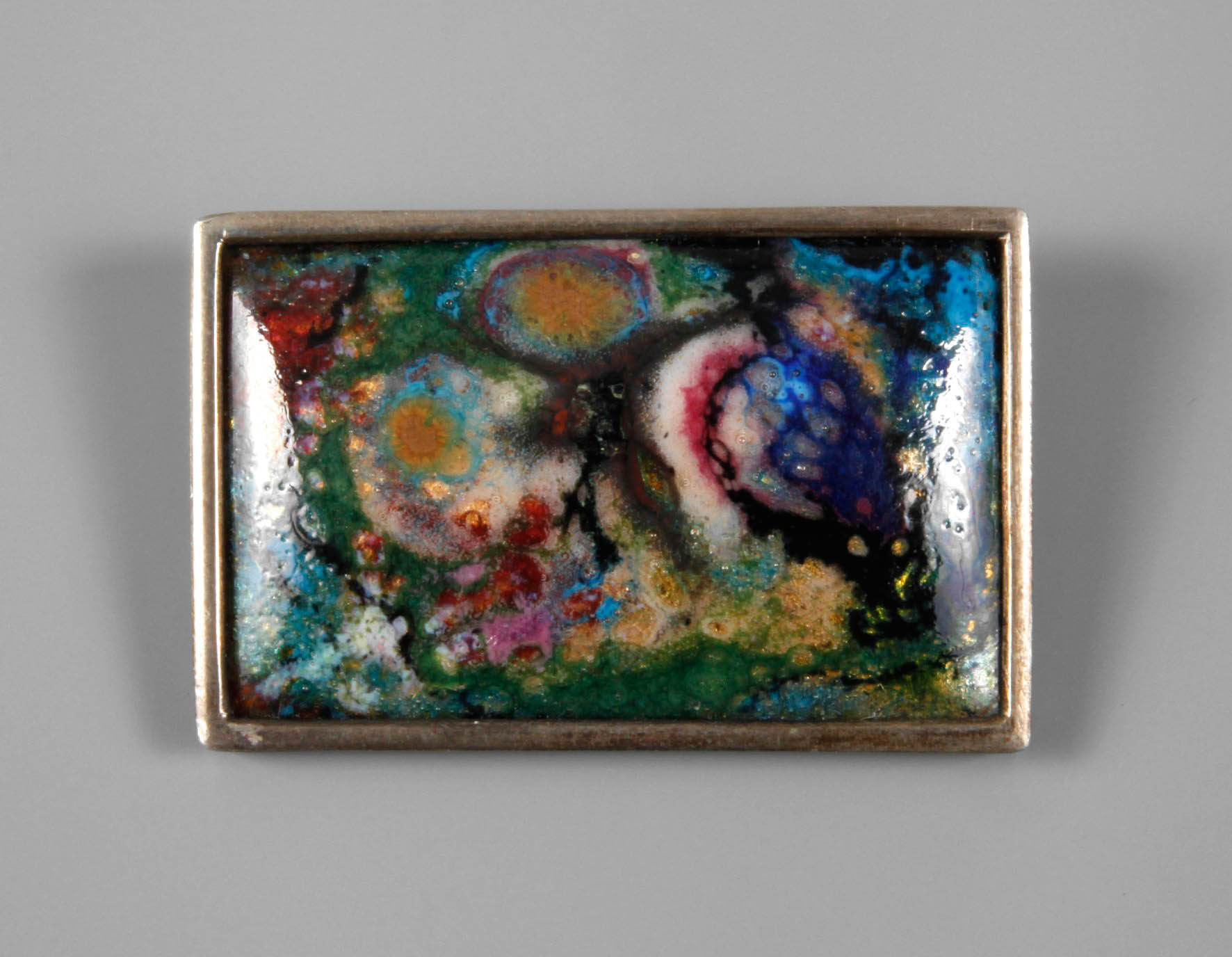 Silberbrosche mit Emaileinlage