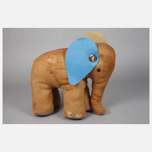 Renate Mueller, Spielzeug-Elefant