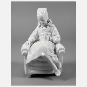 KPM Berlin Kinderfigur im Sessel