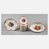 KPM Berlin zwölf Teller und zwei Vorlegeteile111