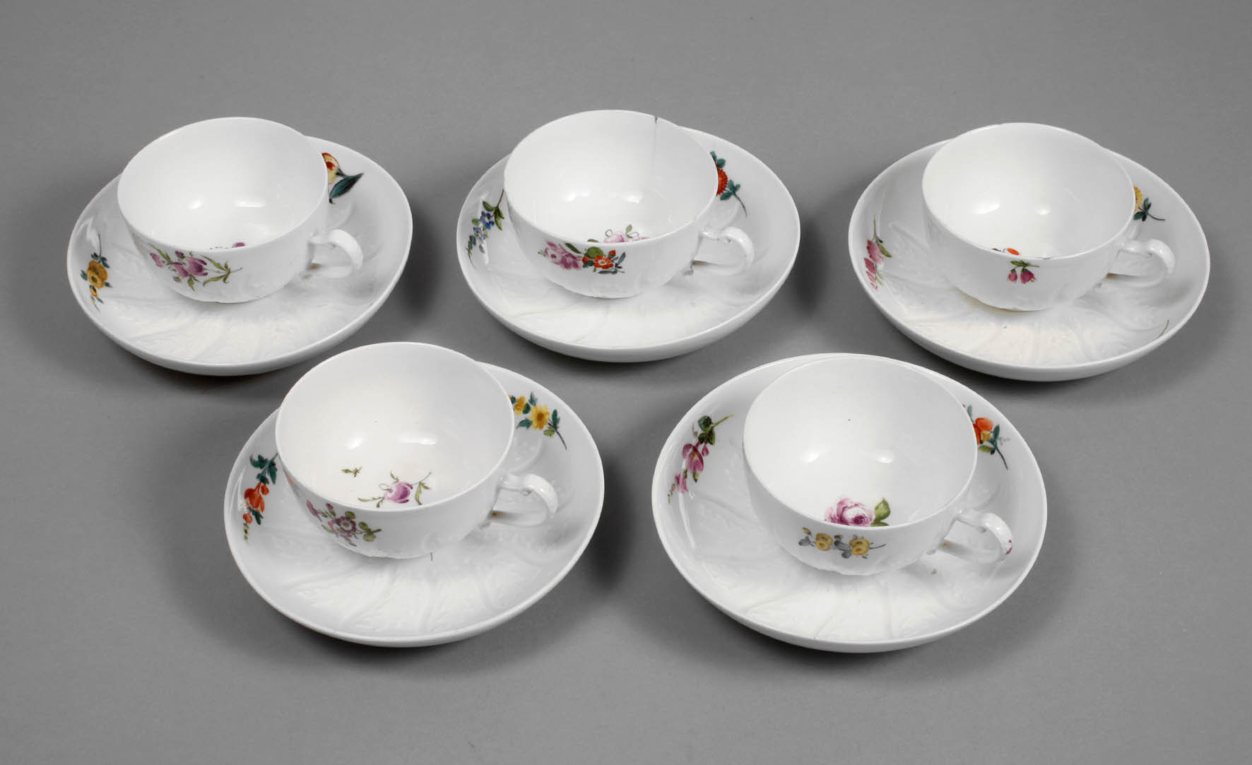 Meissen fünf Tassen mit Untertassen