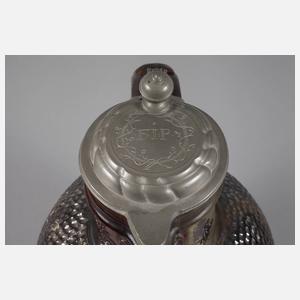 Übergroßer Kugelbauchkrug