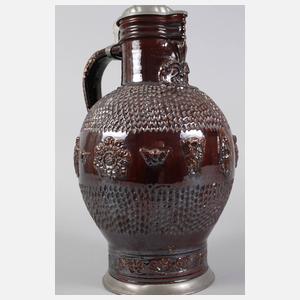 Übergroßer Kugelbauchkrug