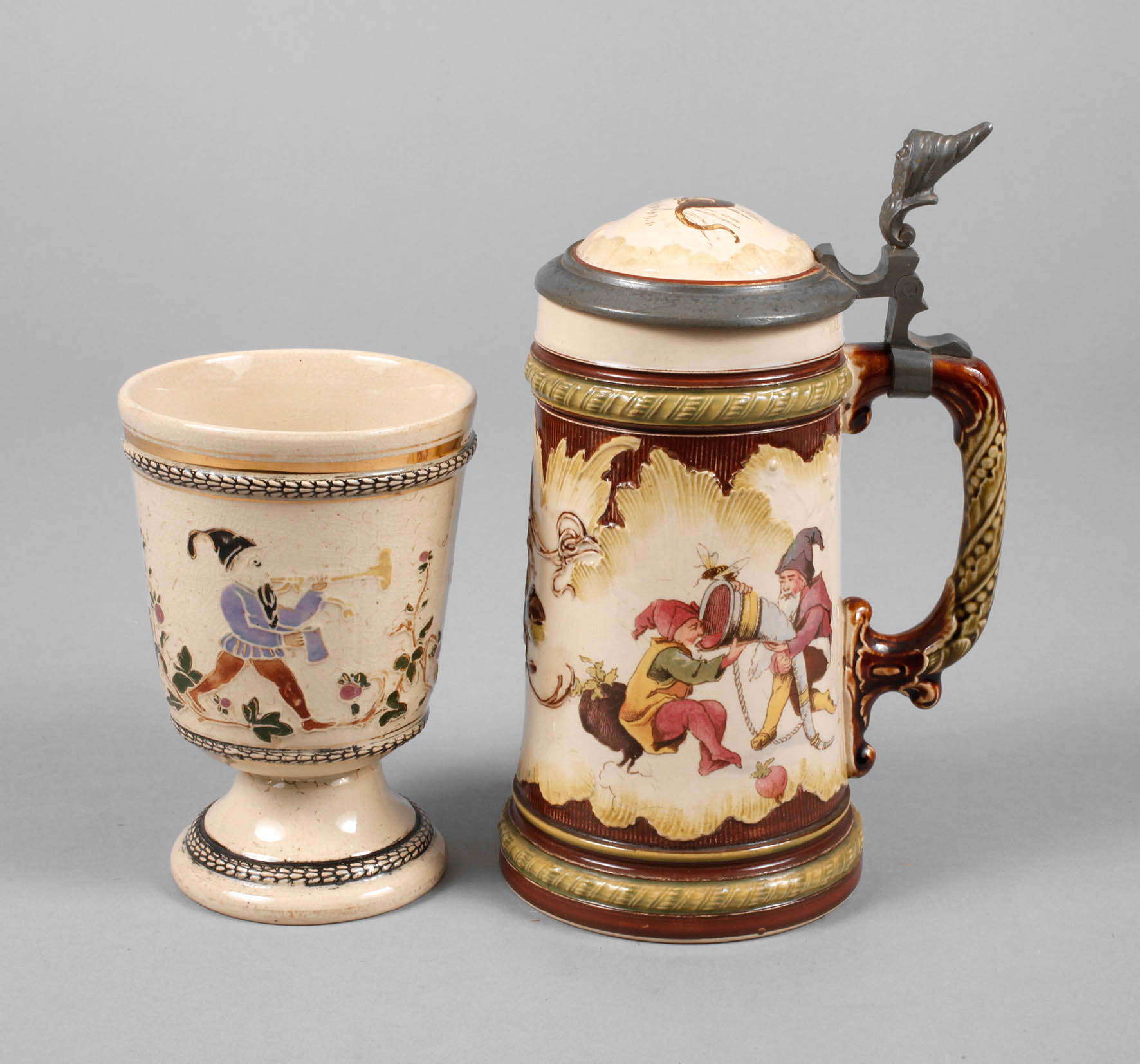 Krug und Becher mit Zwergenmotiven
