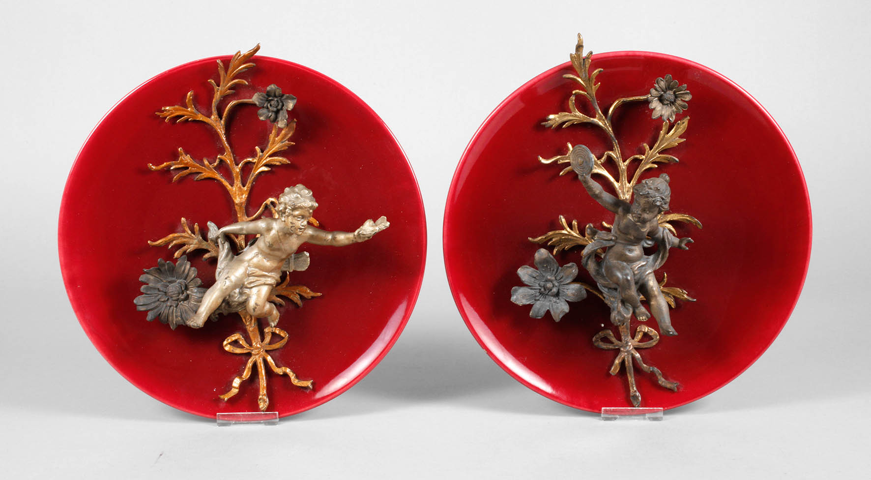 Paar Wandteller mit Putten