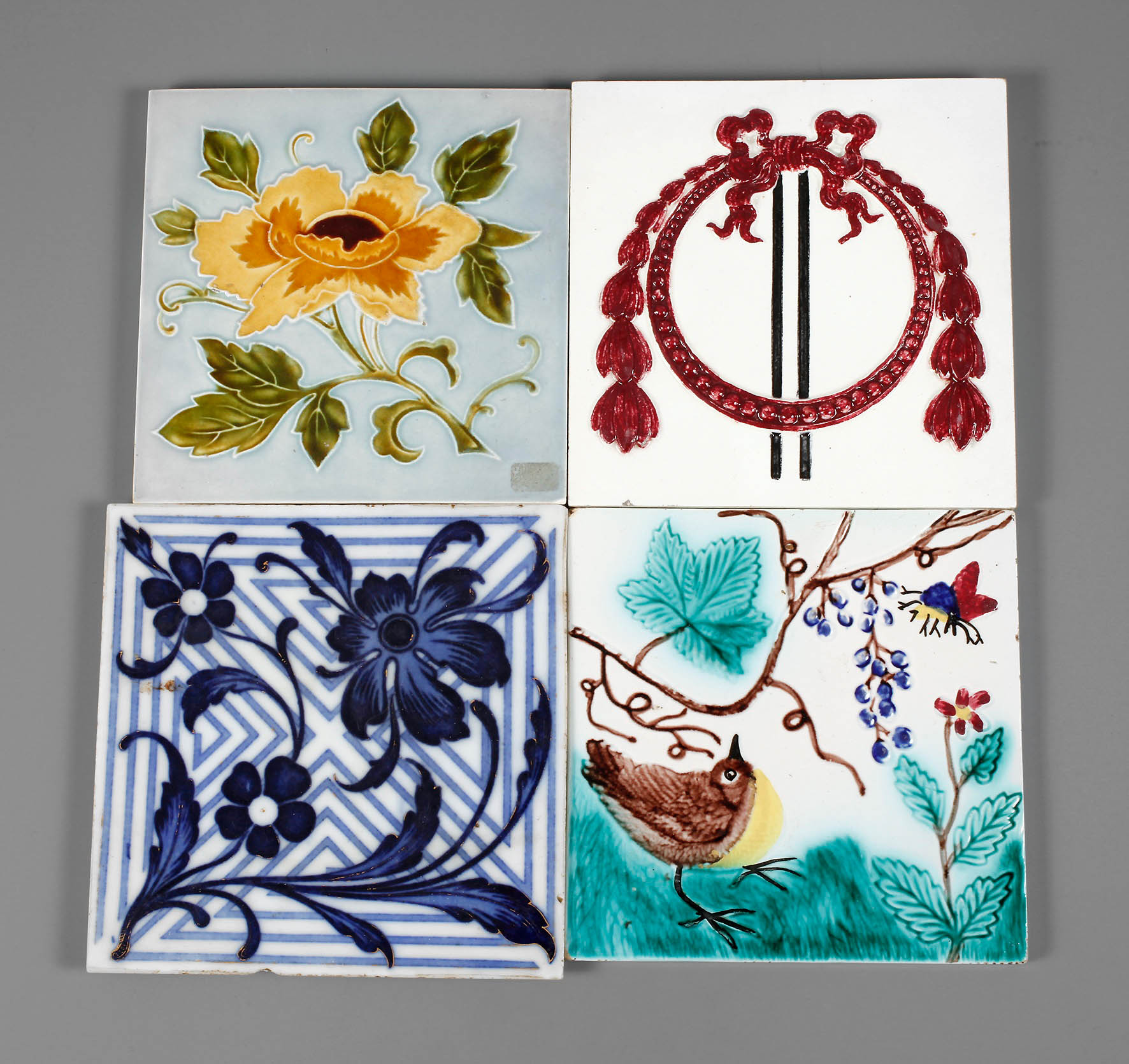 Vier Jugendstilfliesen