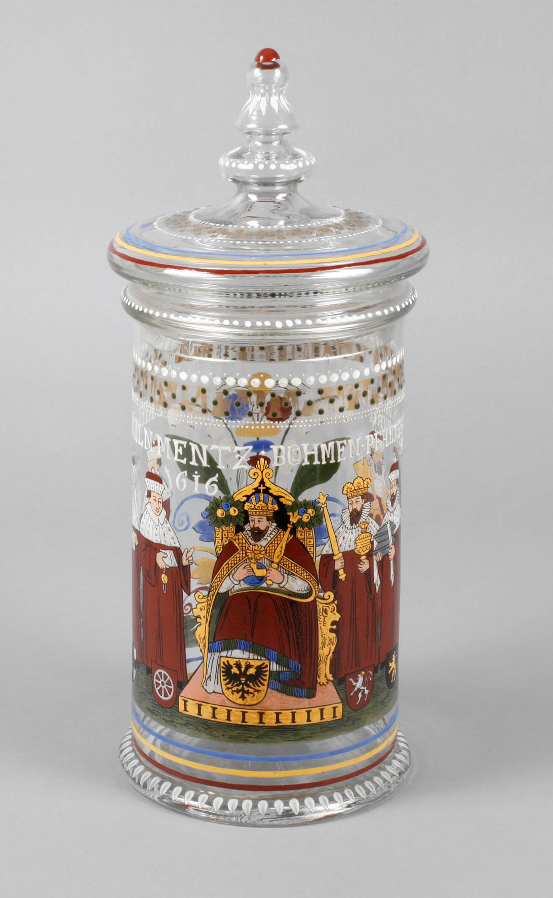 Übergroßer Deckelpokal