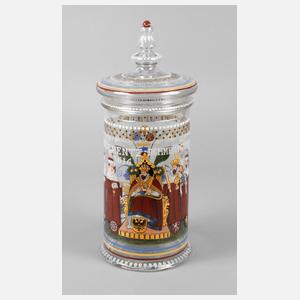 Übergroßer Deckelpokal