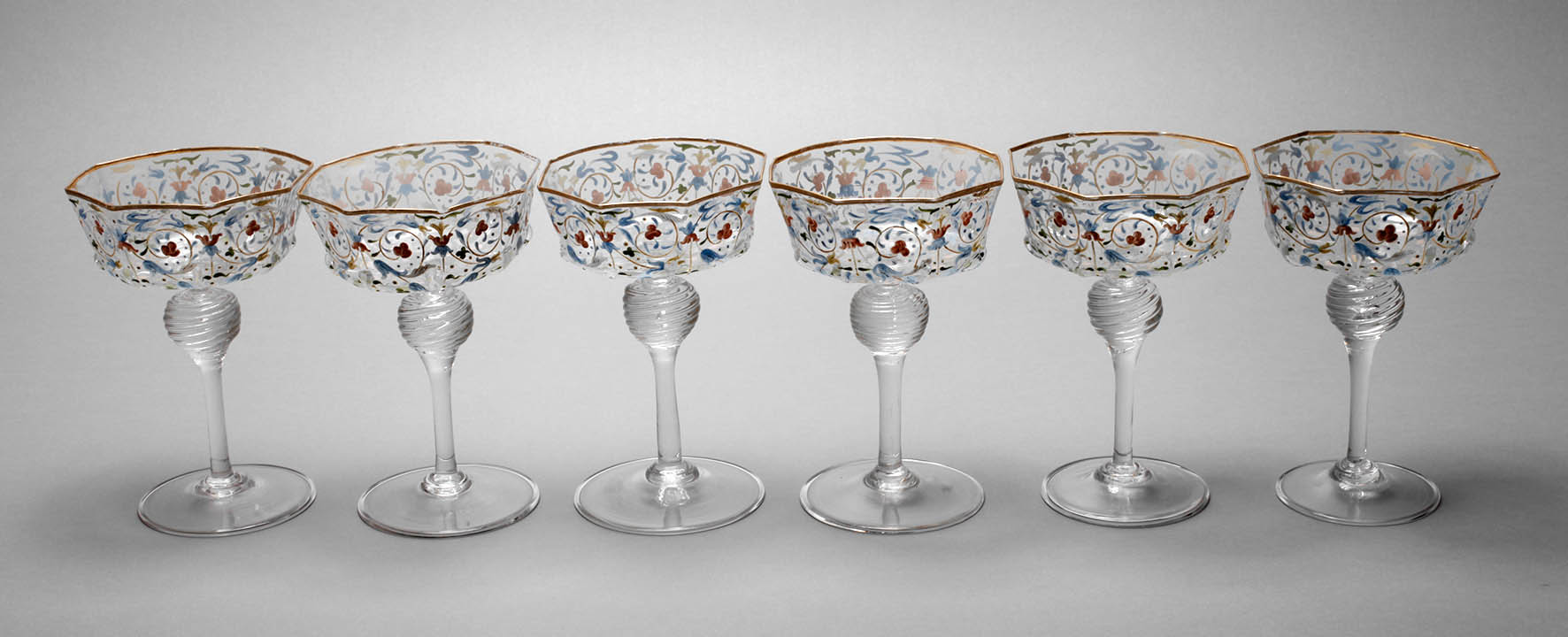 Sechs Sektschalen Emaildekor