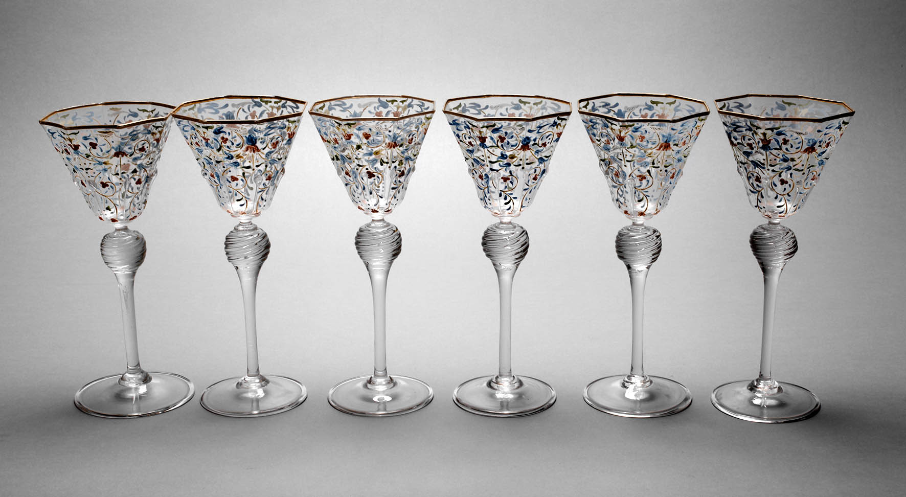 Sechs Weingläser Emaildekor