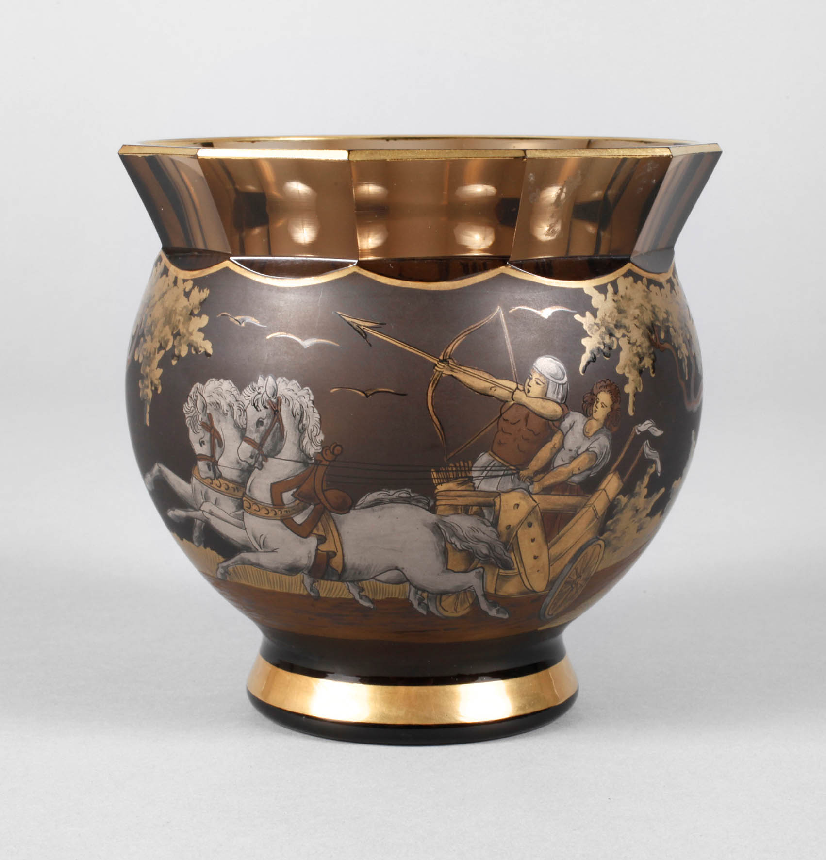 Vase mit Emailmalerei