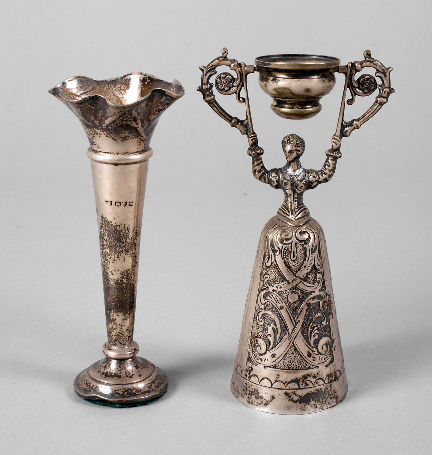 Hochzeitsbecher und Vase