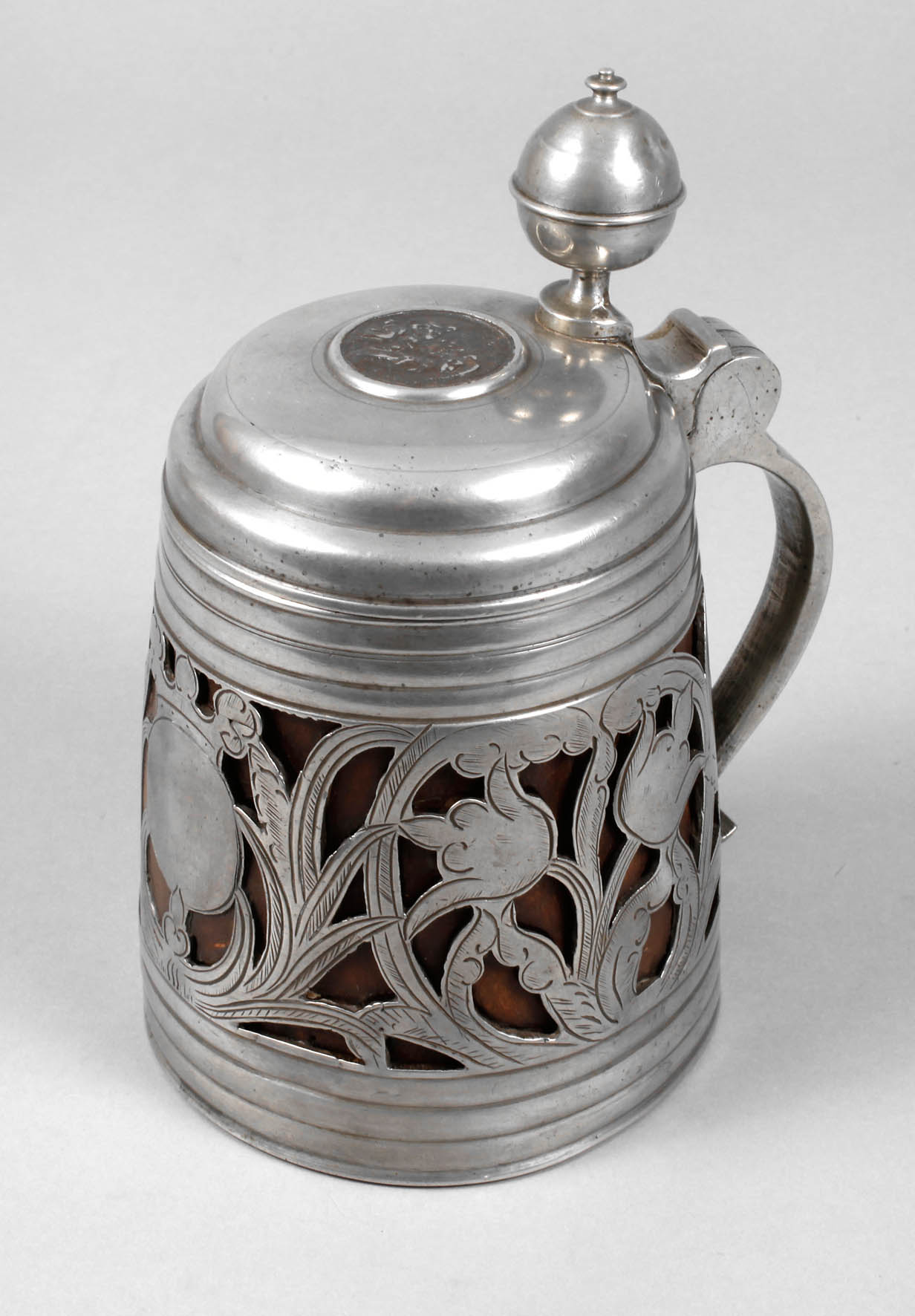 Barocker Krug mit Zinneinlagen