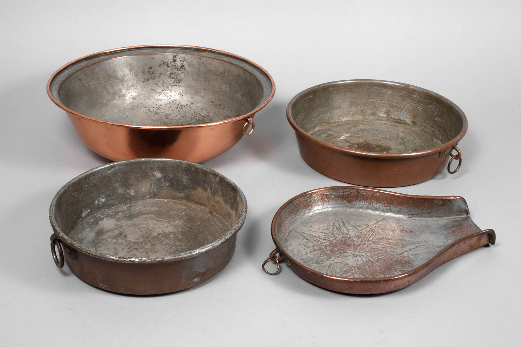 Vier Kupfergefäße