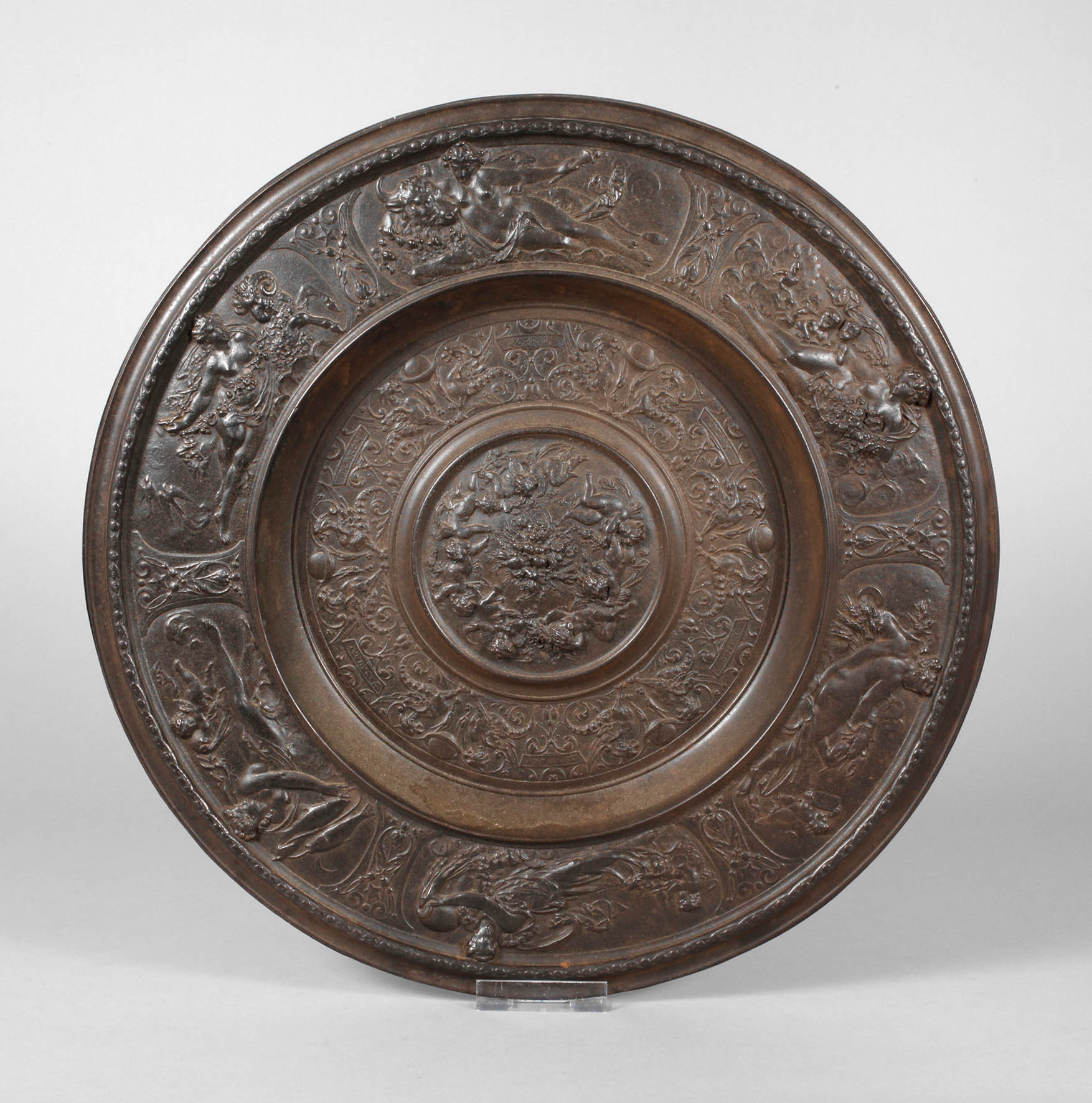 Großer Wandteller Eisenguss