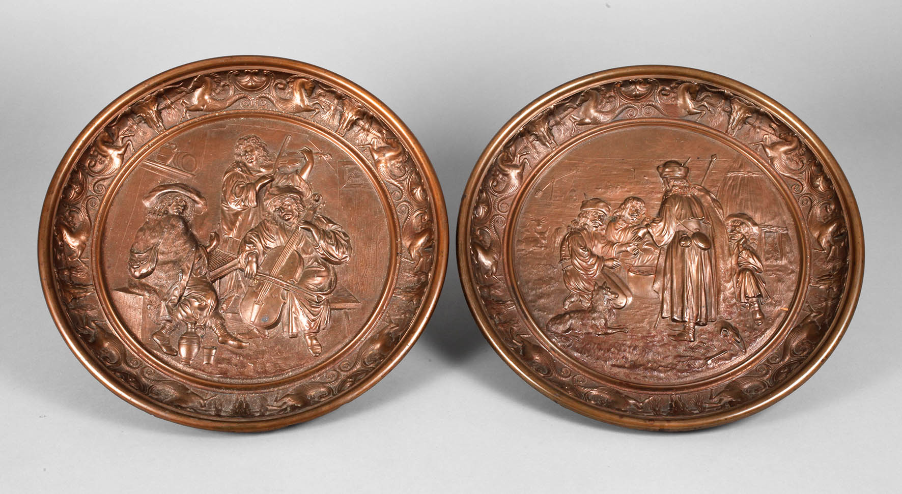 Zwei große Wandplatten Historismus