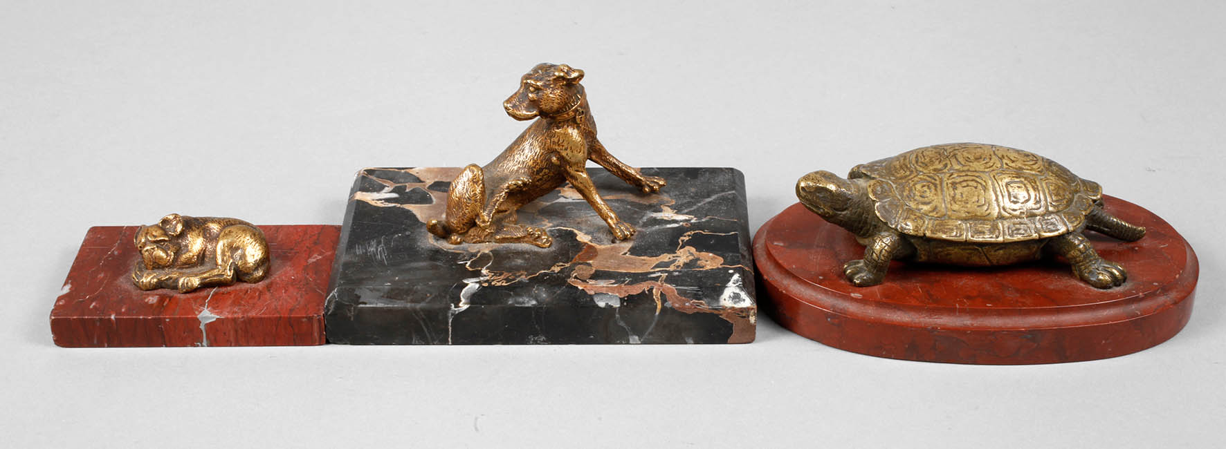 Drei Briefbeschwerer mit Tierfiguren