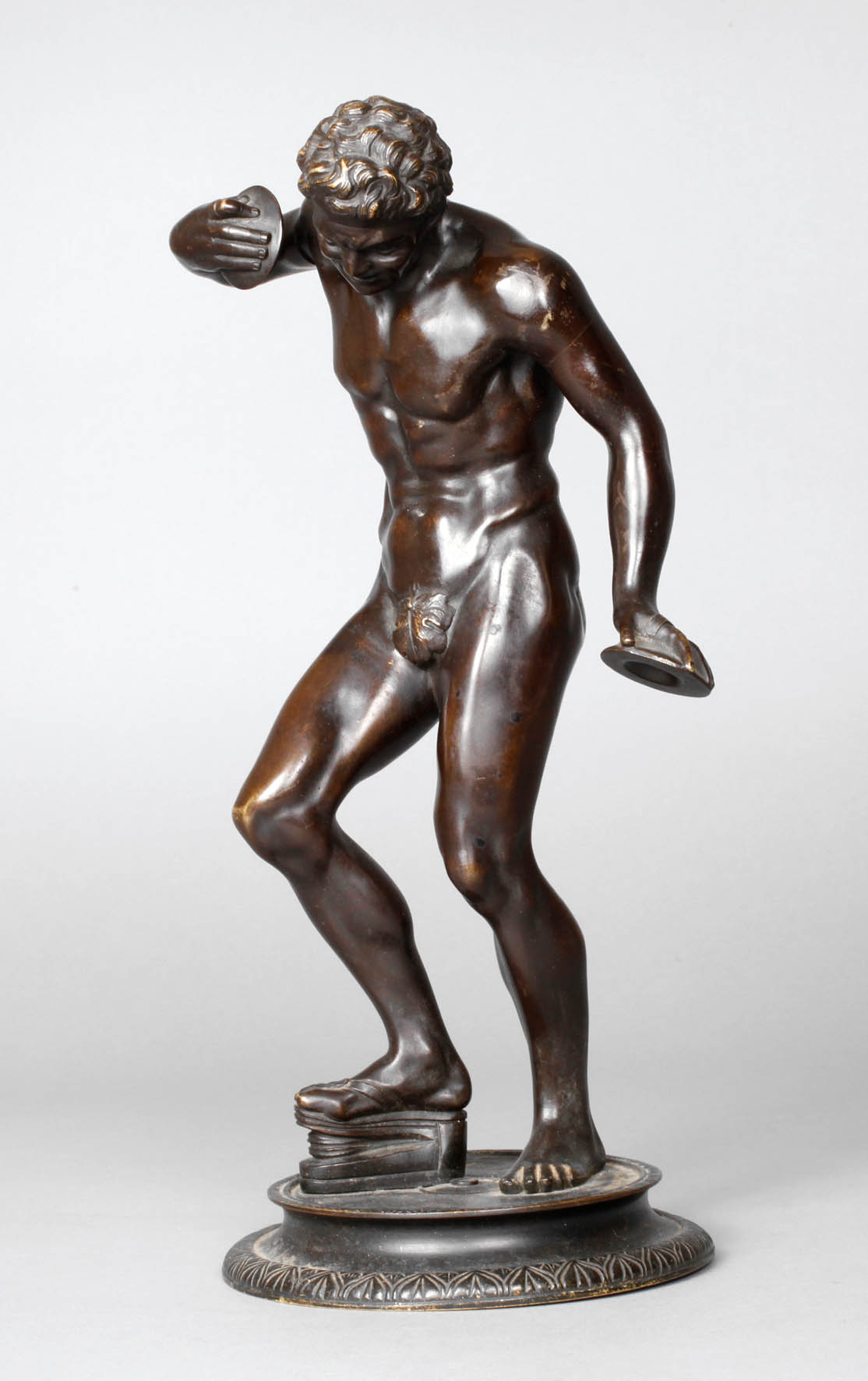 Musizierender Faun mit Zimbeln