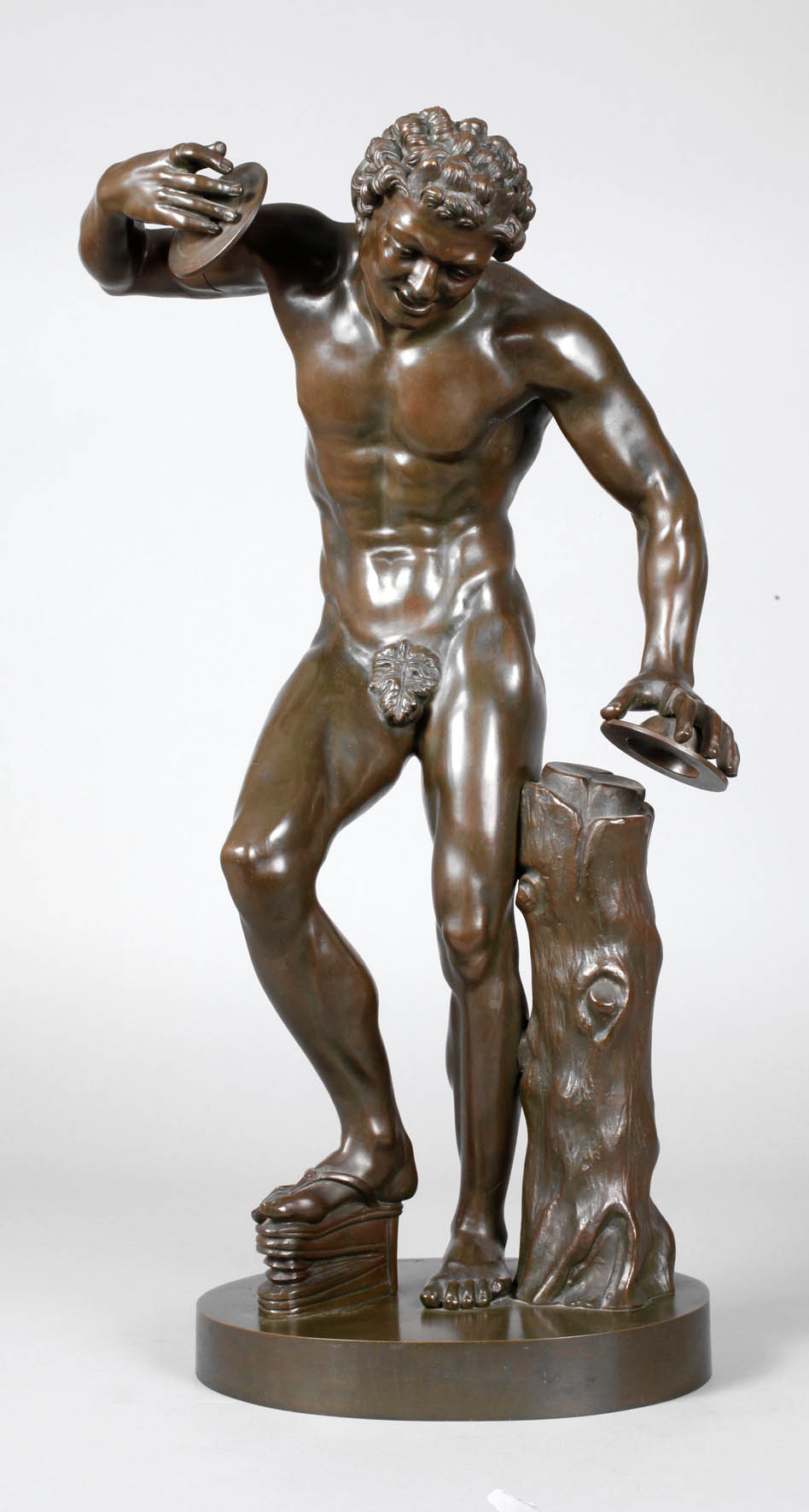 Musizierender Faun mit Zimbeln