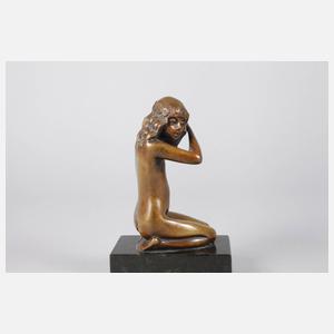 Kniender Mädchenakt