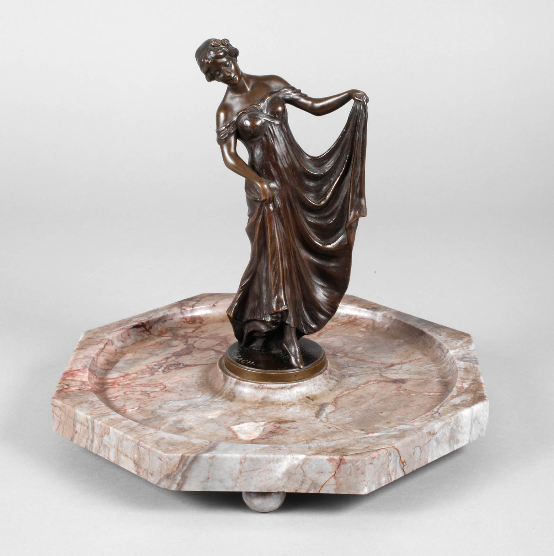 Rudolf Kaesbach, Tänzerin auf Marmorschale