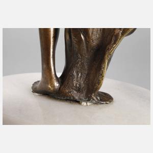 Stehender Mädchenakt