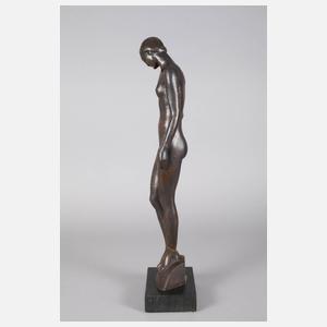 Monogrammist K.B., stehender Mädchenakt