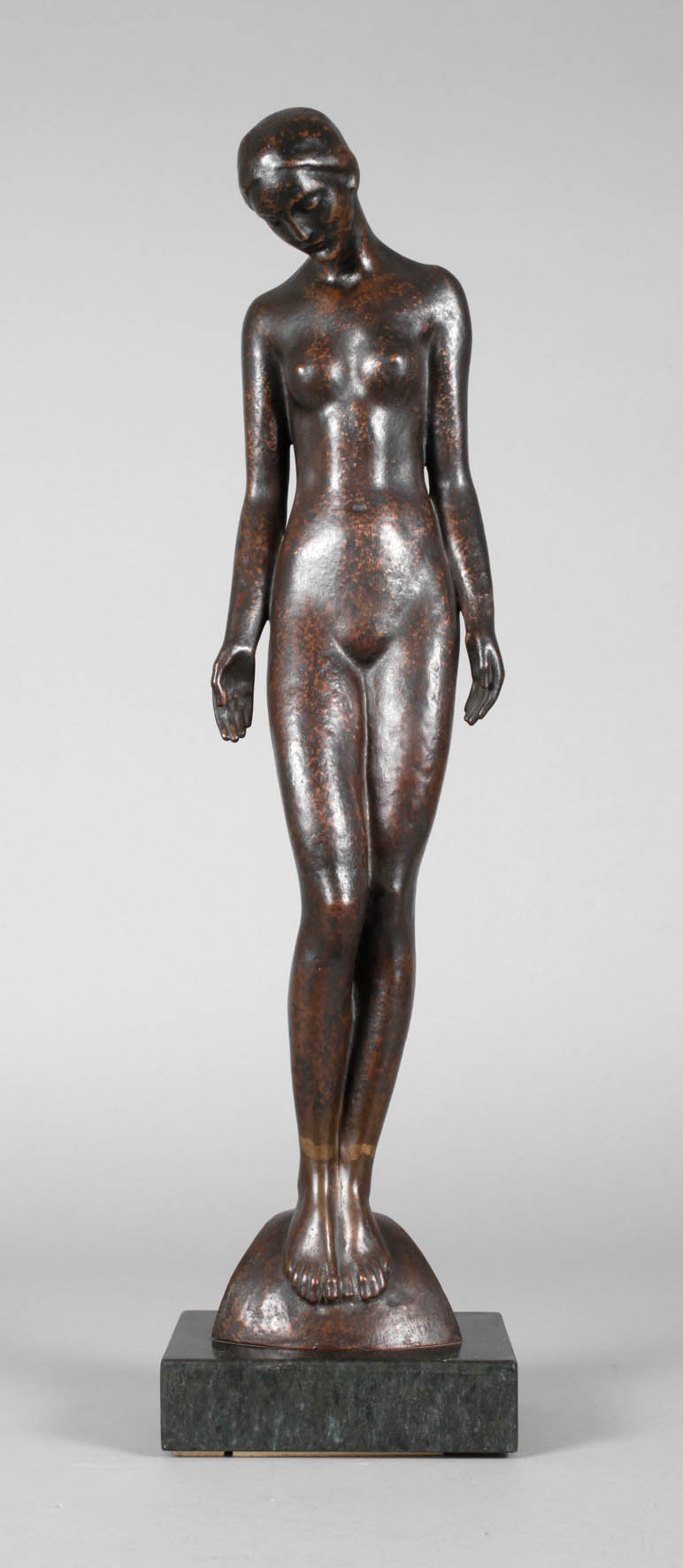 Monogrammist K.B., stehender Mädchenakt