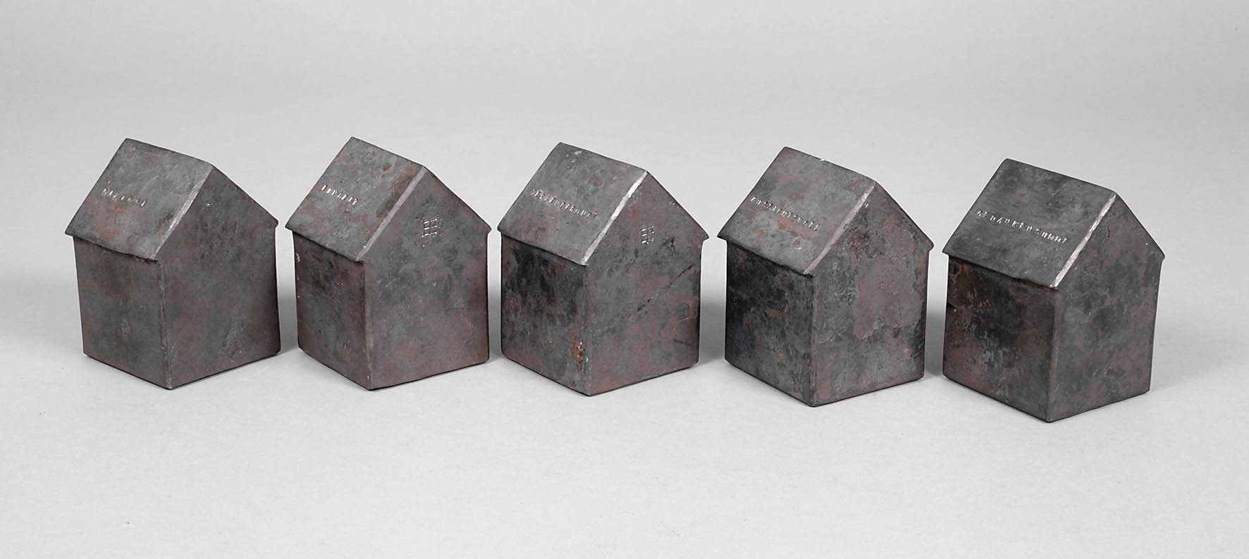 Fünf Massivhausobjekte