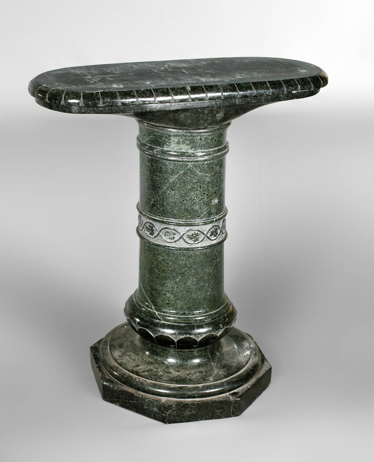 Großes Postament Serpentin