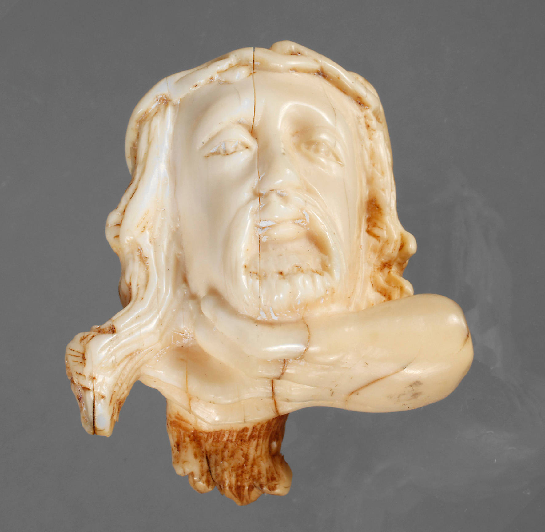 Figürliche Elfenbeinschnitzerei