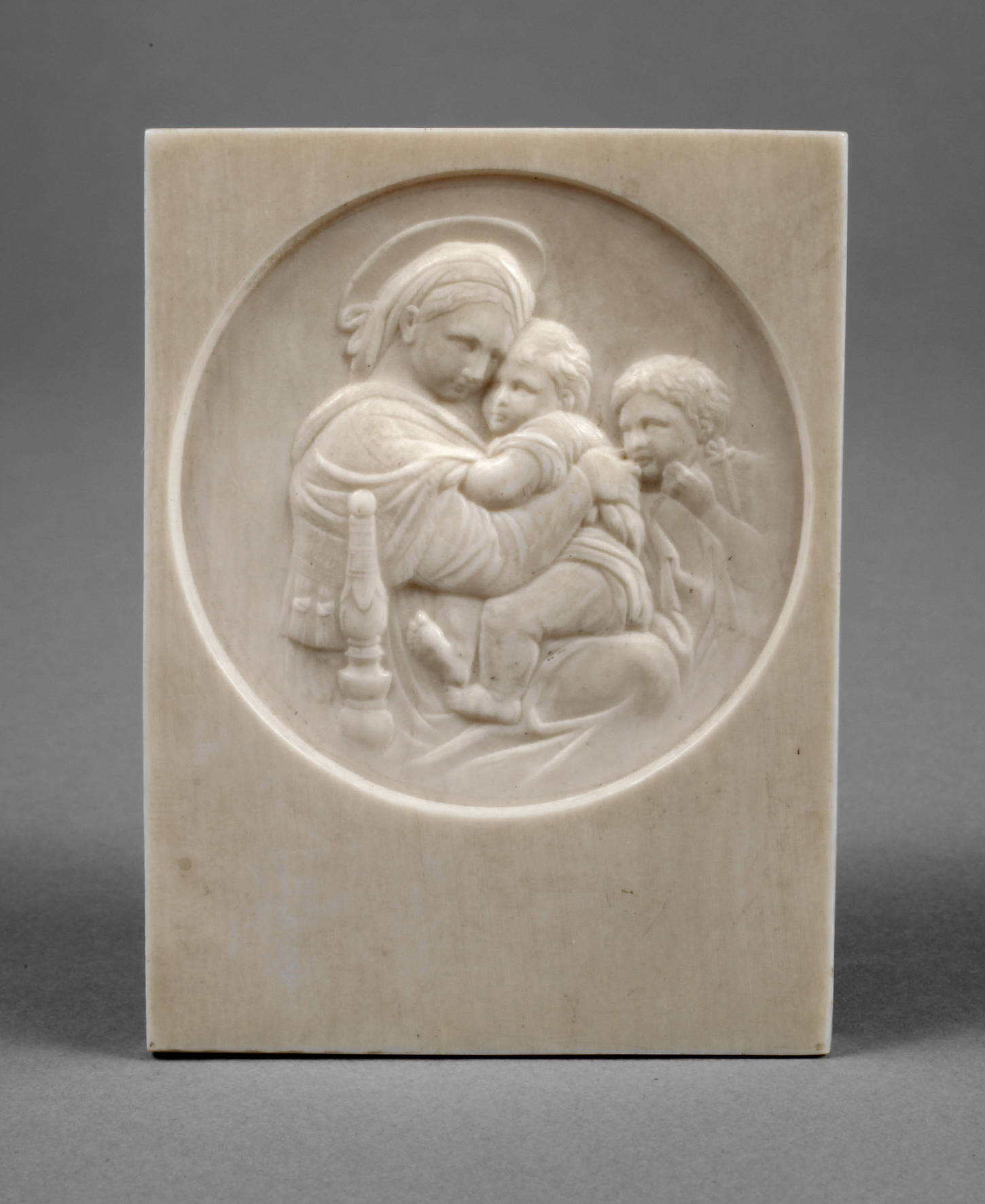 Feine Elfenbeinschnitzerei