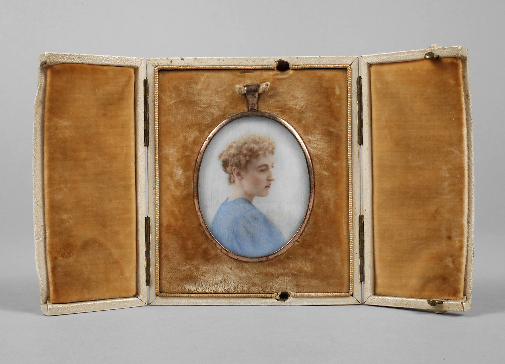 Elfenbeinminiatur im Etui