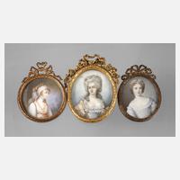 Drei Elfenbeinminiaturen111