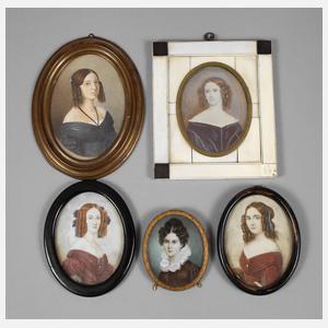 Fünf Elfenbeinminiaturen