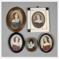 Fünf Elfenbeinminiaturen111