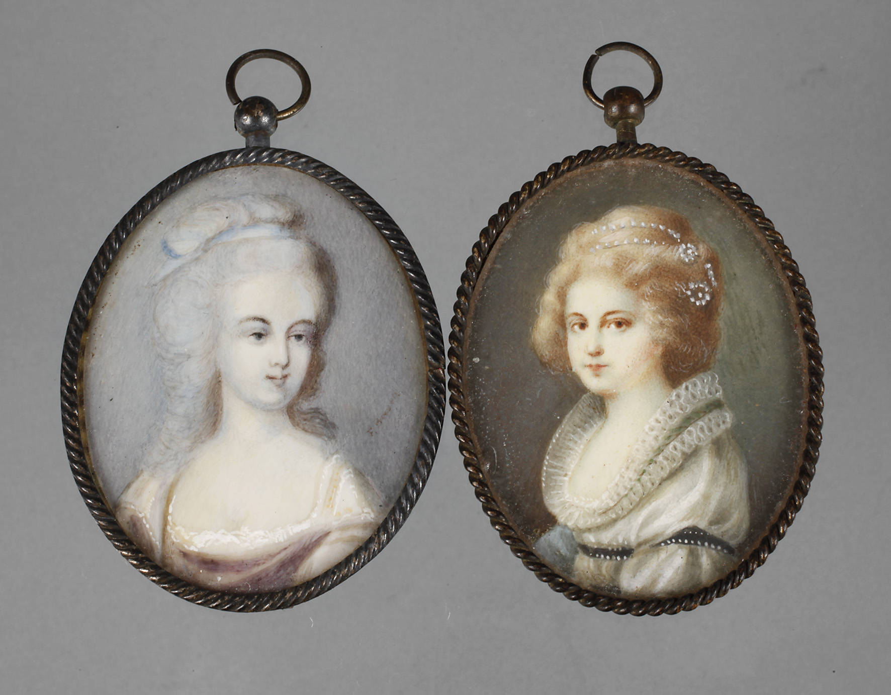 Zwei Elfenbeinminiaturen