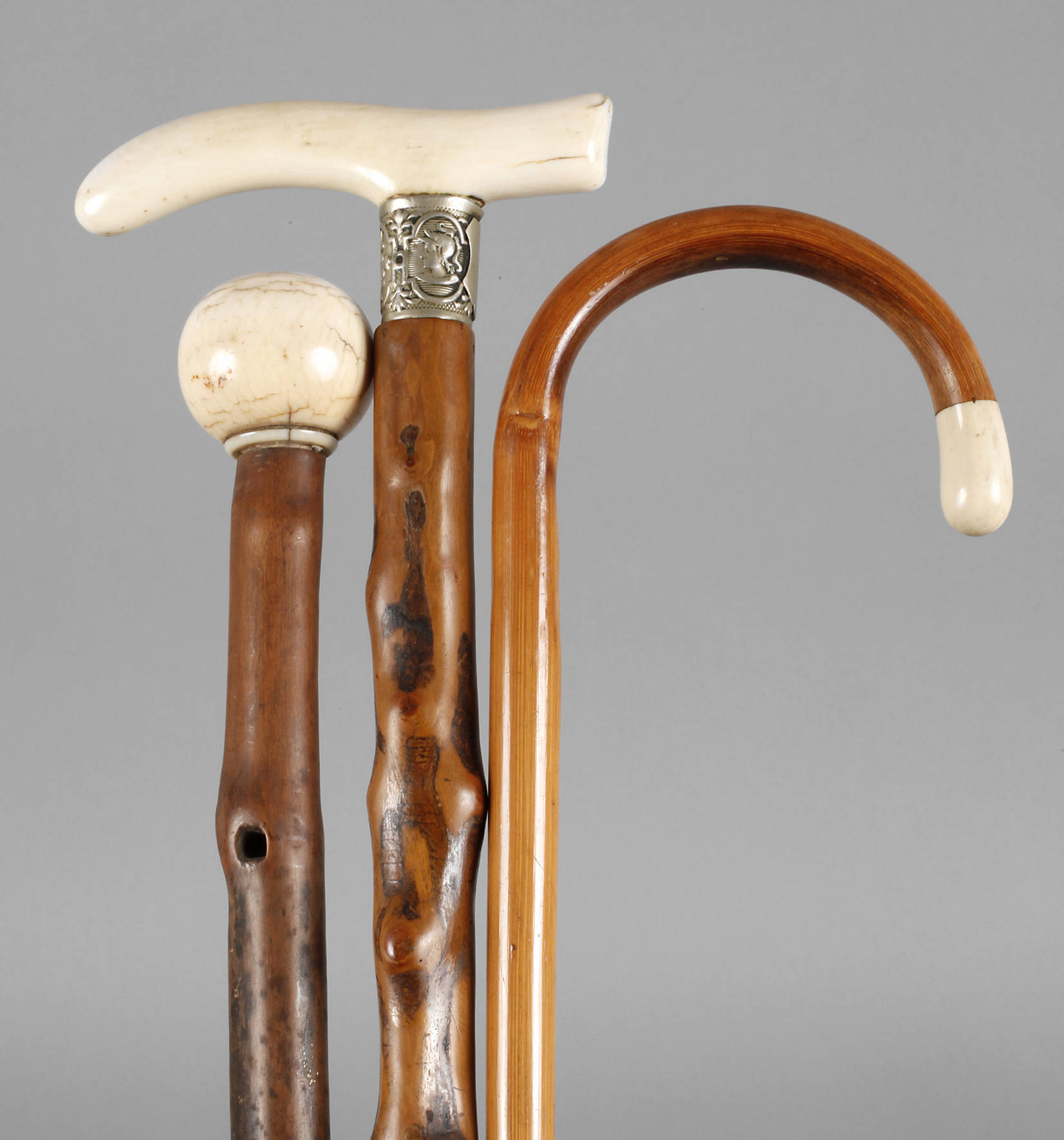 Drei Stöcke Elfenbein