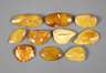 Zehn geschliffene Bernsteine