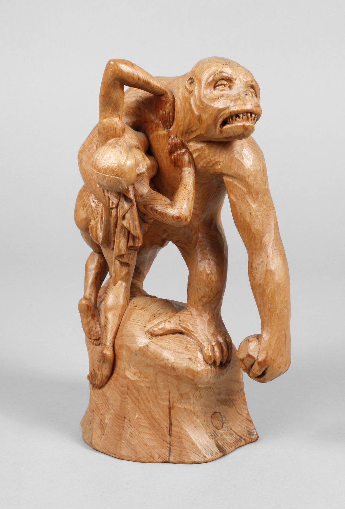 Figürliche Schnitzerei