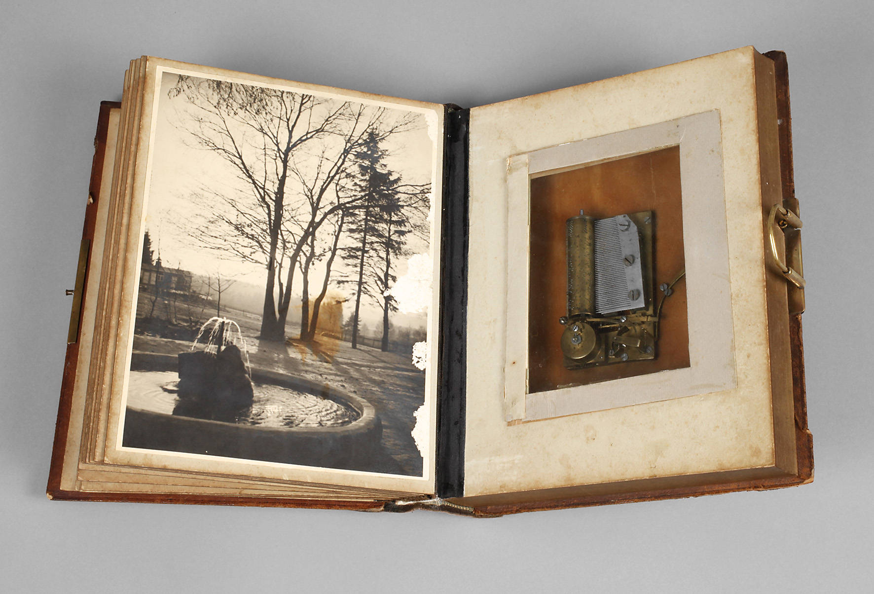 Fotoalbum mit Spielwerk