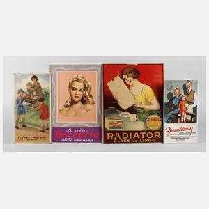 Vier Werbeaufsteller