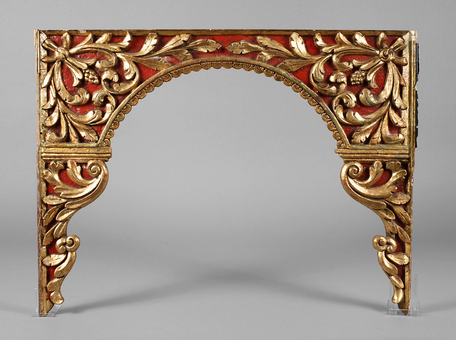 Geschnitzte Bogenfüllung