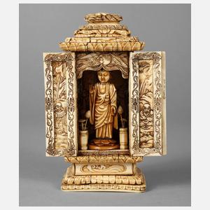 Prächtige Beinschnitzerei